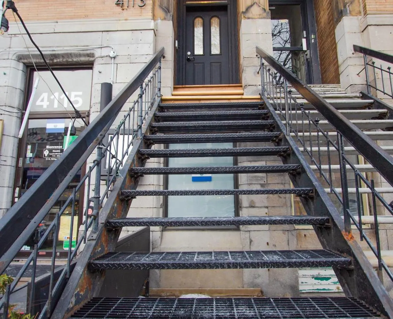 Studio #4 - Self Check-In - Plateau - St-Denis Montreal