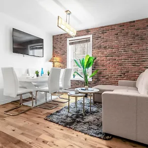 Beautiful 3-bedrooms In Heart Of Plateau Mont-royal Apartment